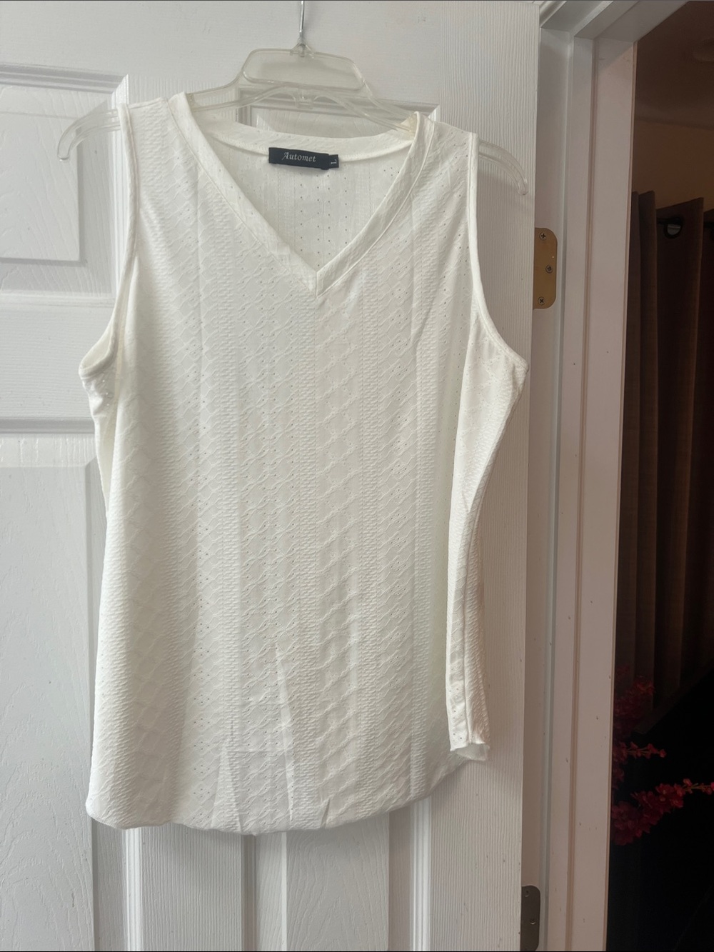 Automet White V-Neck Sleeveless Tank